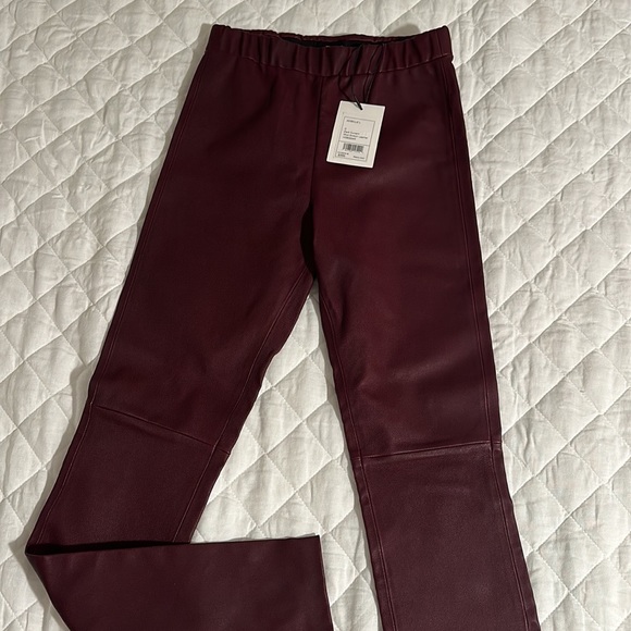 ADBELLE L
0
Dark Currant
Mod Stretch Leather
H090204R - Picture 2 of 6